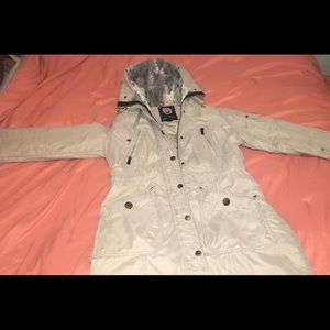 Trench coat with fur